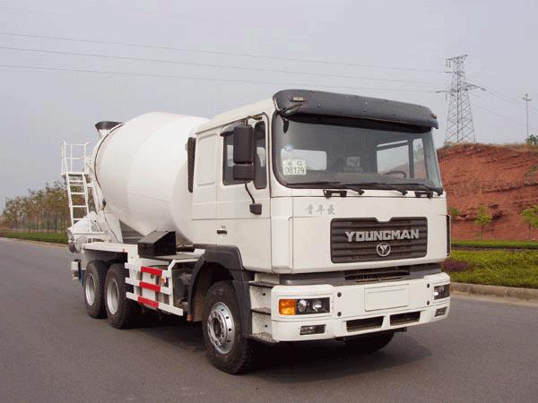 青年曼混凝土搅拌运输车 jnp5250gjb1