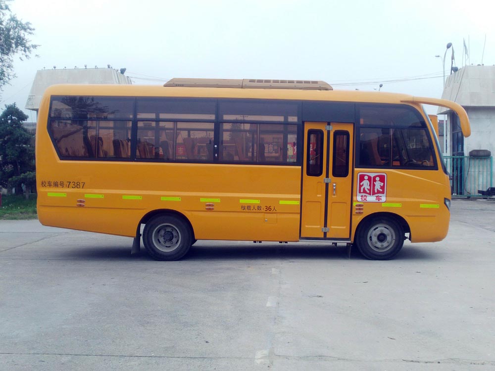 扬子小学生校车 yzk6606xc