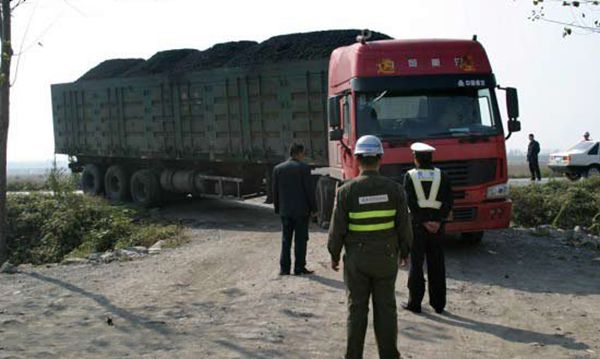 治理超载货车"躲猫猫" 昆明推流动检测