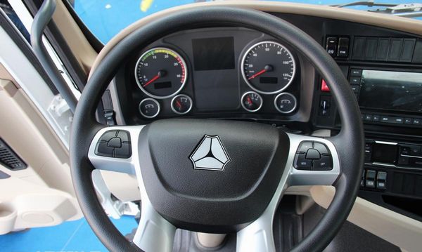 展示车型采用了日间版驾驶室,这款在欧洲非常流行的小型驾驶室空间不