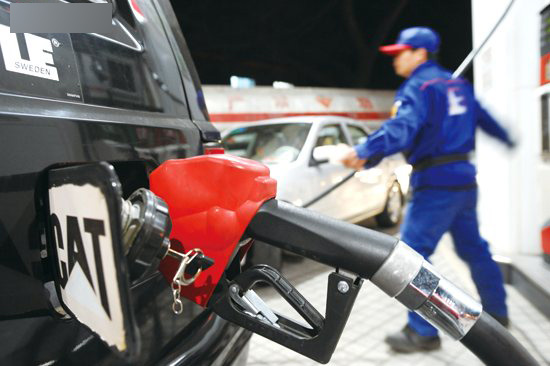 国内油价迎来首次上调:柴油每升涨0.17元