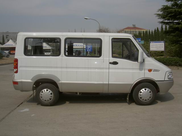 依维柯_NJ6486DAS_依维柯轻型客车_汽车公