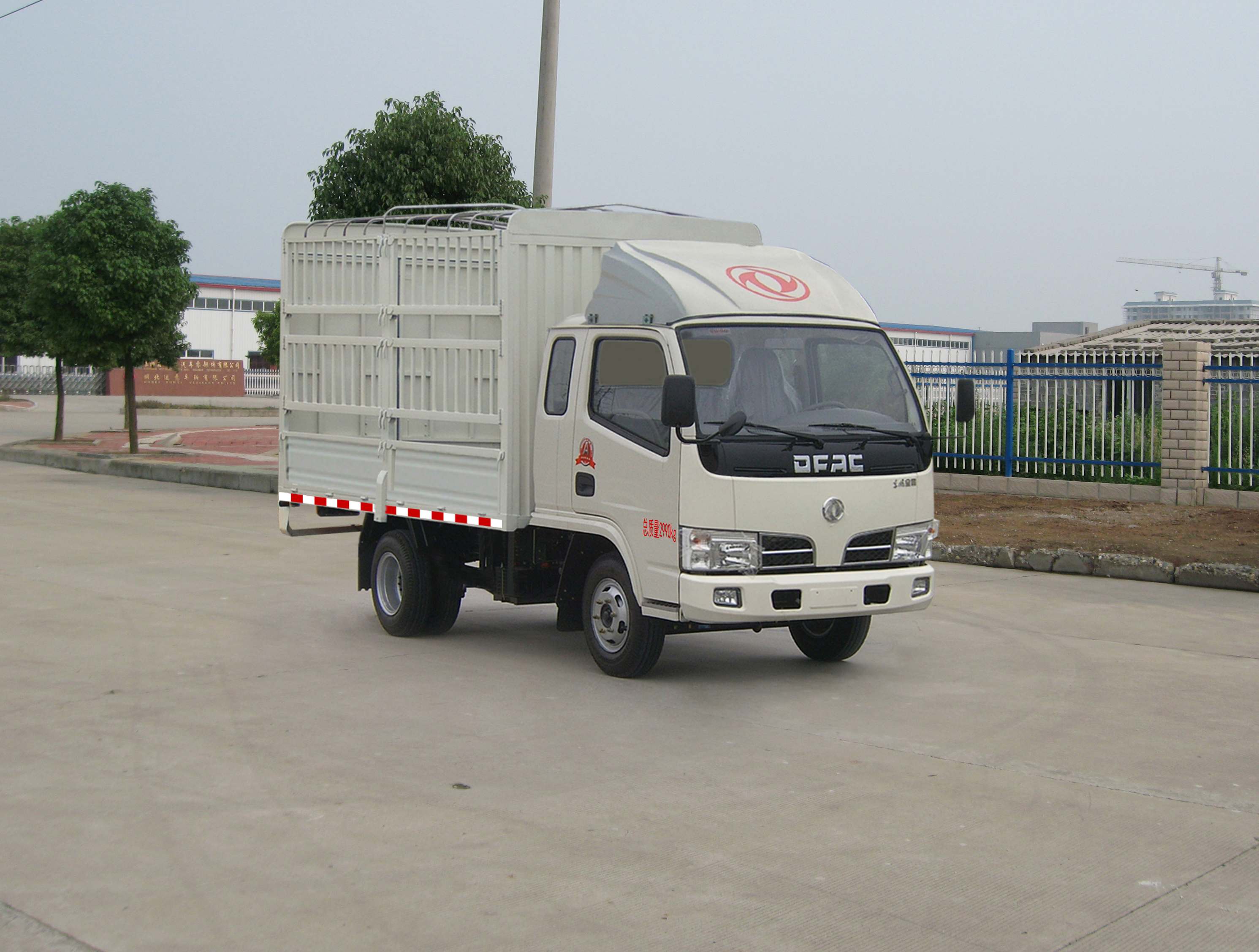 东风仓栅式运输车 dfa5030ccyl30d2ac