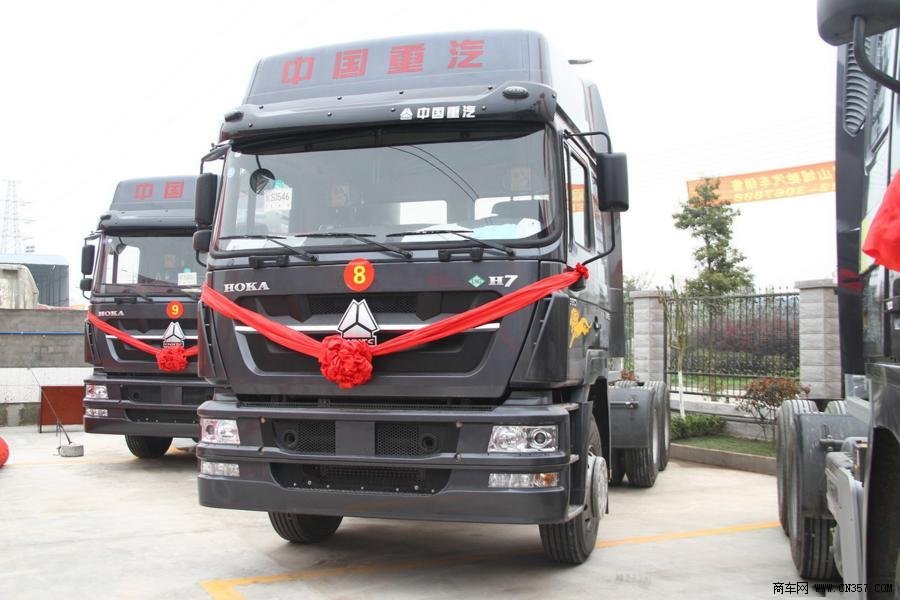 中国重汽 hoka-h7 重卡 380马力 6×4 牵引车 zz4253n3841e1l