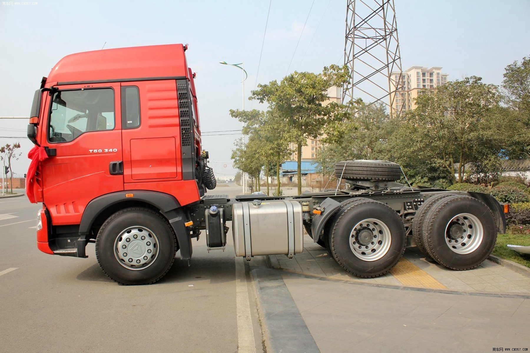 中国重汽 howo-t5g 重卡 340马力 6×4 牵引车 zz4257n324gd1