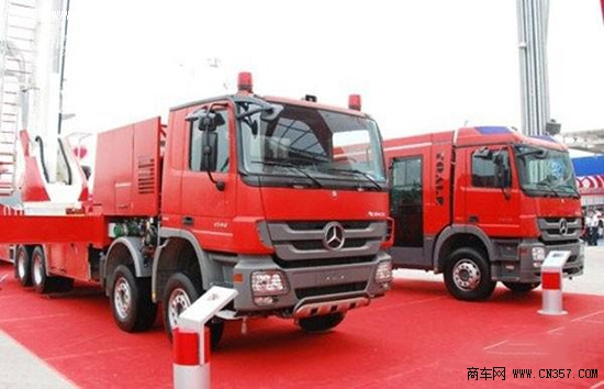 斥资三百万 邛崃市政府购奔驰卡车消防车