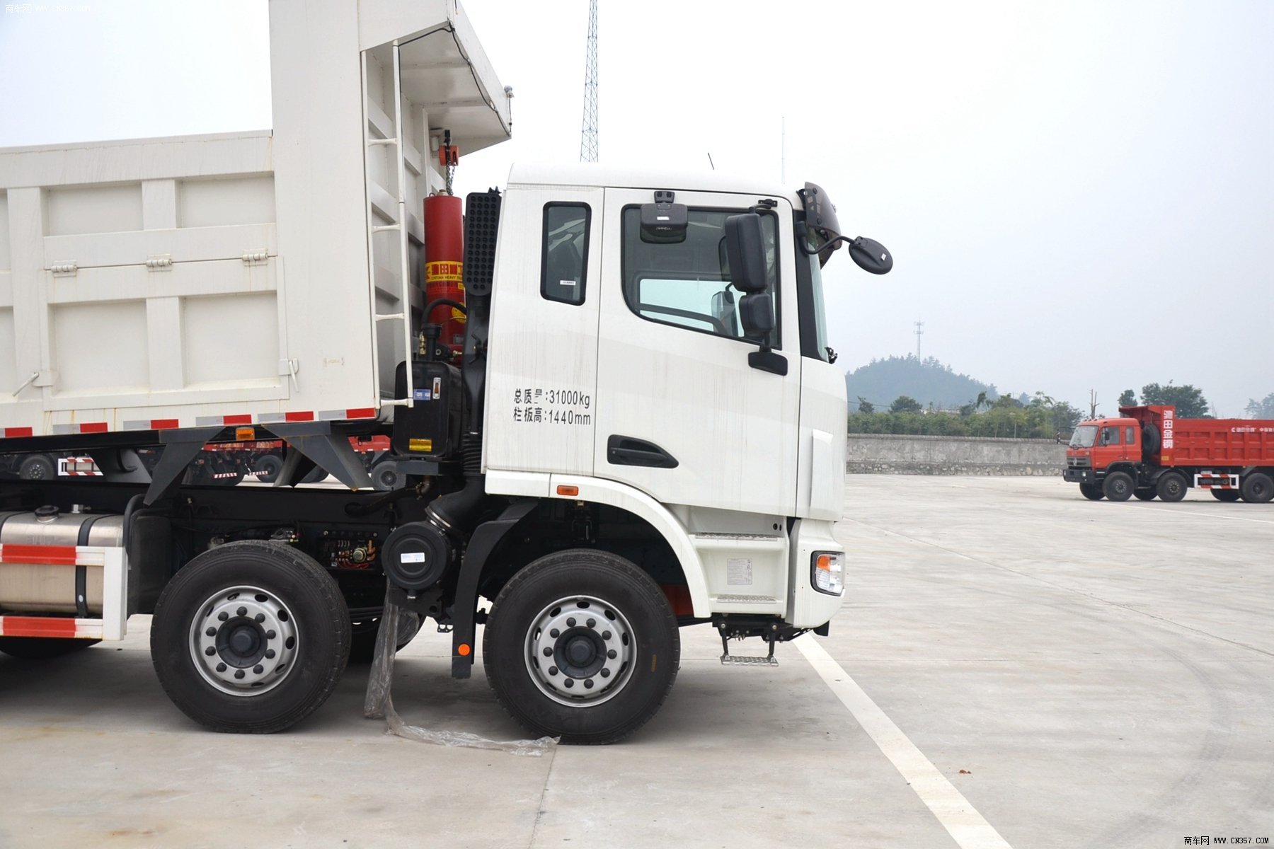 联合卡车 集瑞联合 重卡 300马力 8×4 自卸车 sqr3310d6bt6