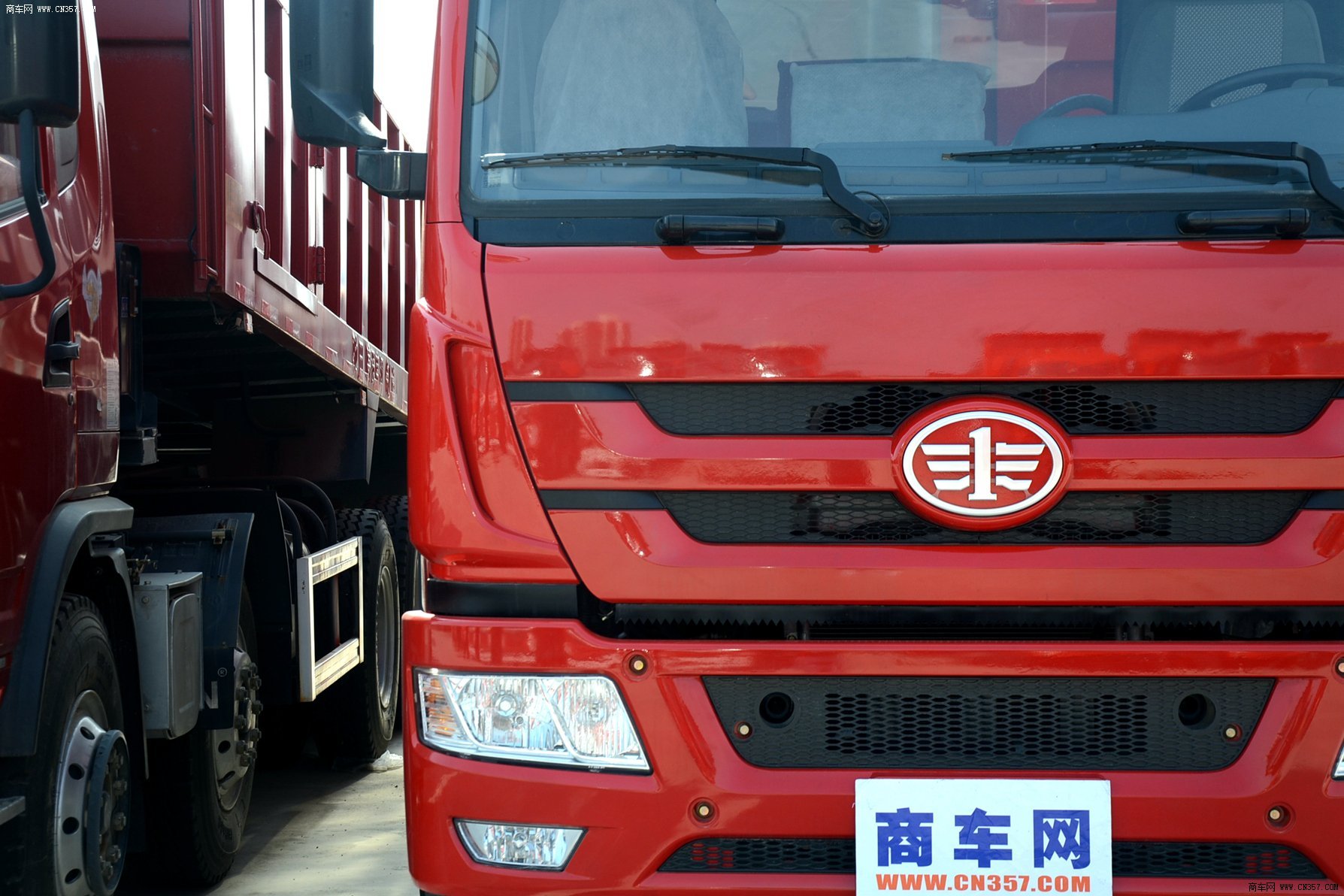 一汽青島解放 新悍威290 重卡 290馬力 8×4 自卸車 ca3310p1k2l3t4