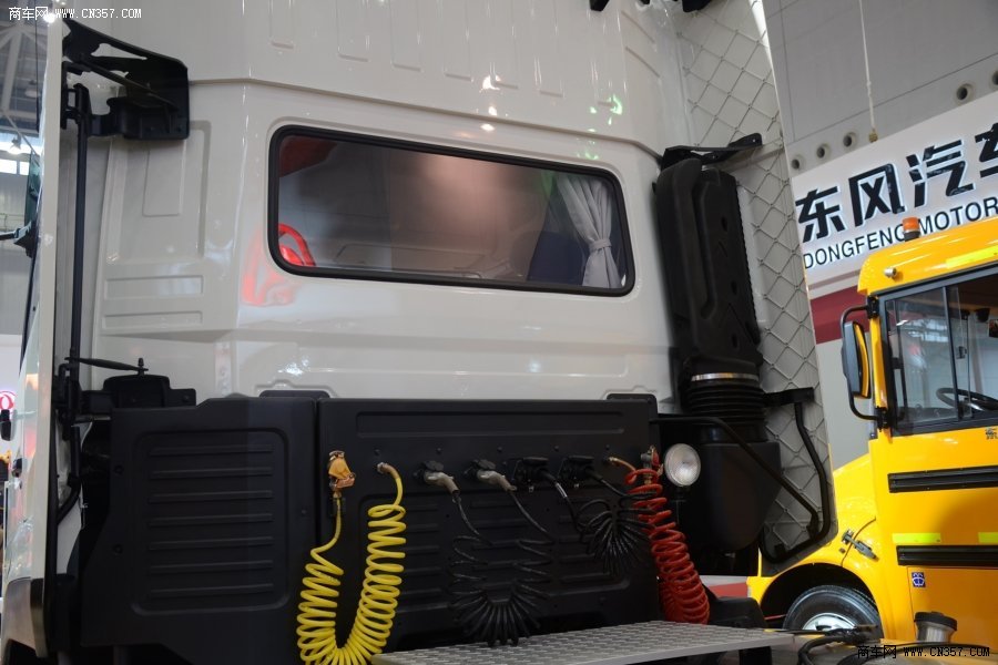 東風商用車 天龍 重卡 380馬力 4×2 牽引車 dfl4251a