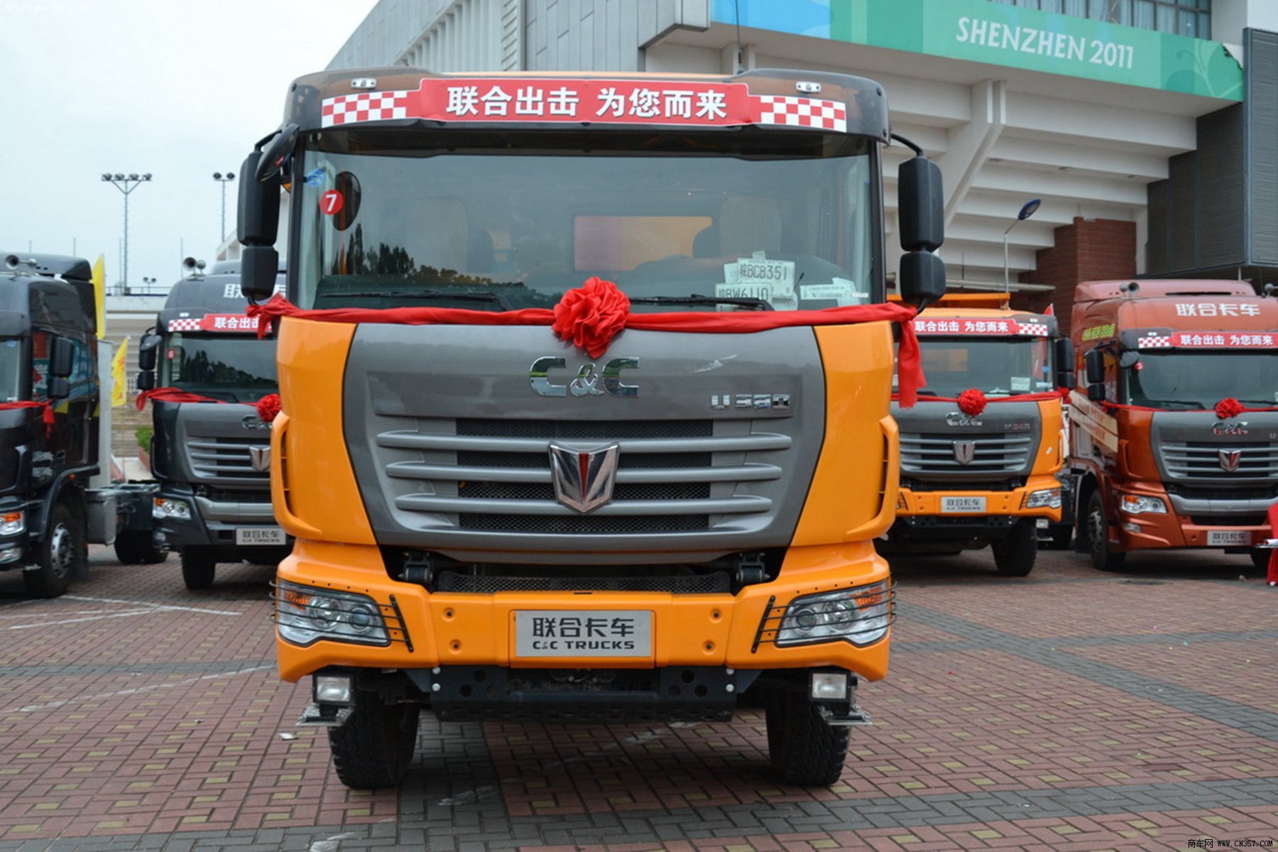 联合卡车 联合u380 重卡 380马力 8×4 自卸车 sqr3312n6t6