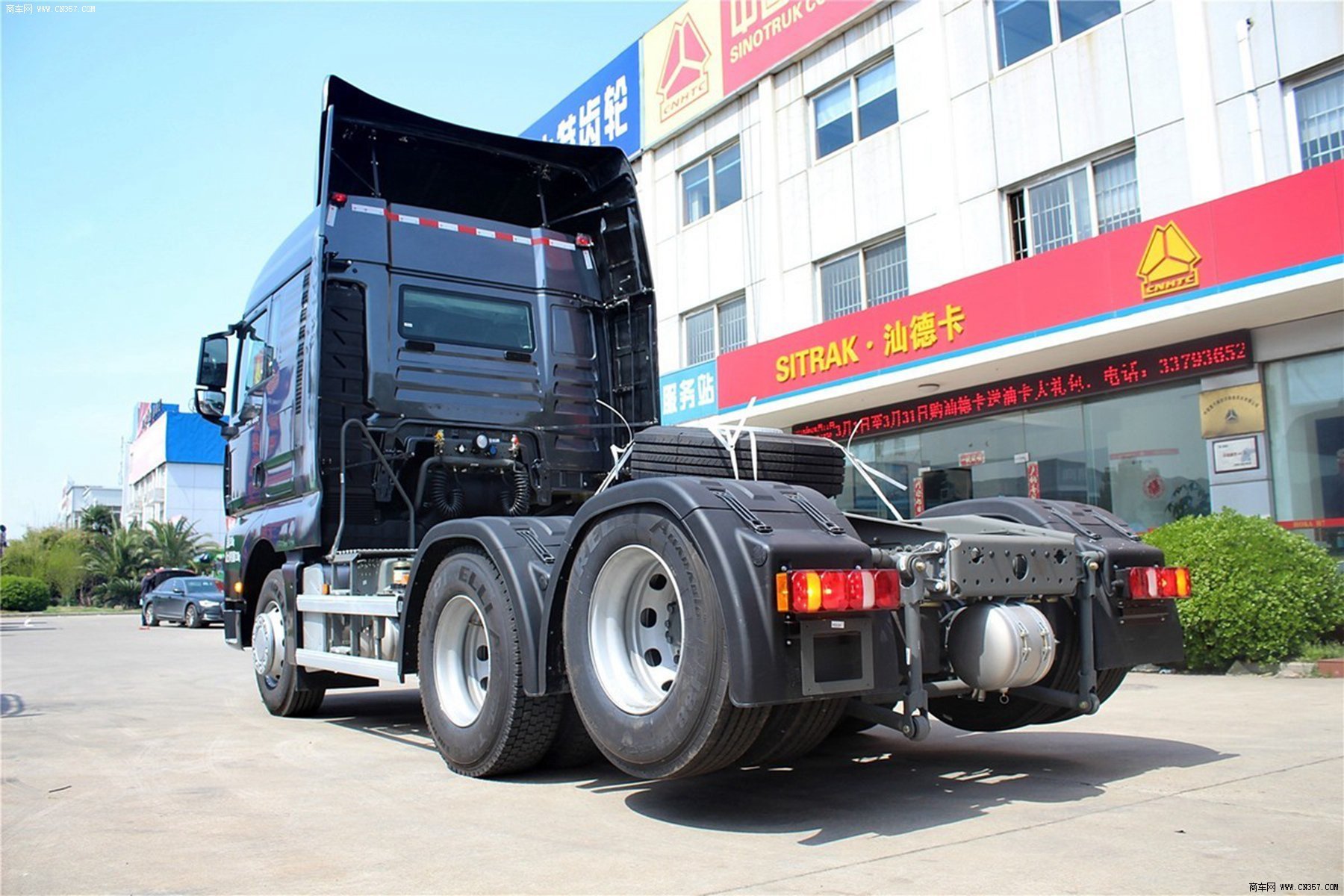 中国重汽 sitrak-c7h 重卡 440马力 6×2 牵引车 zz4256v323hd1