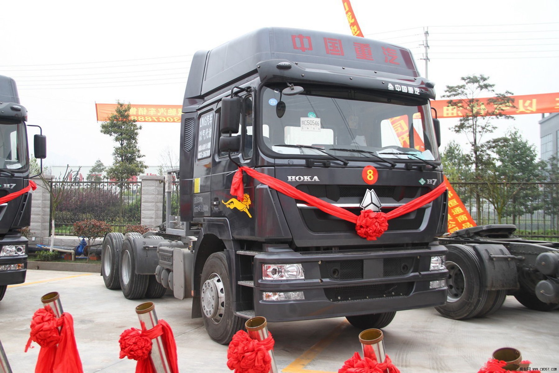 中国重汽 hoka-h7 重卡 380马力 6×4 牵引车 zz4253n3841e1l