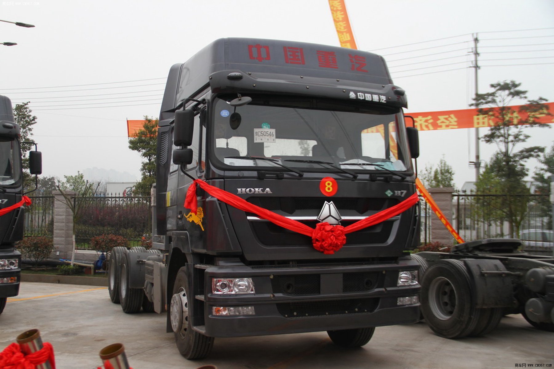 中国重汽 hoka-h7 重卡 380马力 6×4 牵引车 zz4253n3841e1l